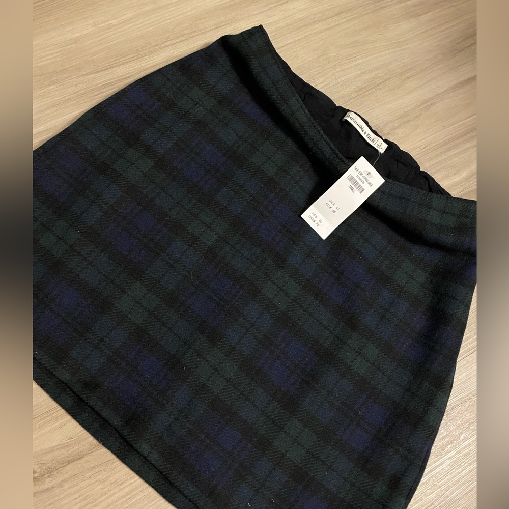 Abercrombie & Fitch New Plaid Skirt (Tags still on)